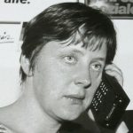 1990_Merkel-Mobiltelefon-860x484.jpg