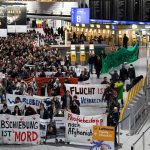 frankfurt-flughafen-hunderte-protestieren-gegen-abschiebung.jpg